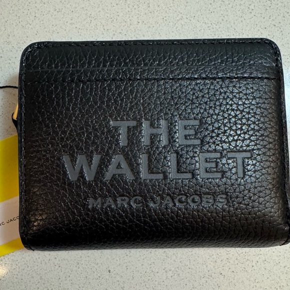 Marc Jacobs THE WALLET-Black Leather Textured Wallet, 100% Authentic, NWT - Picture 2 of 13